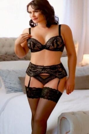 Alexandra Chelsea SW10 Escort poses in black lingerie