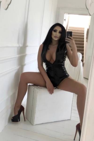 Aly Dom Escort London