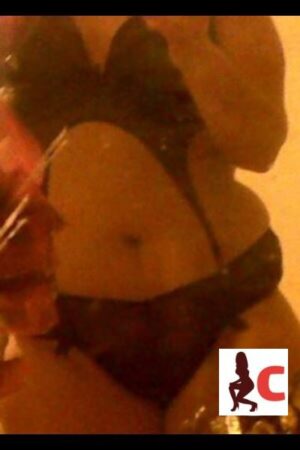 Flintshire escort takes body selfie