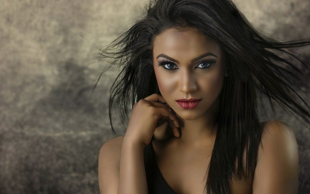 Sexy exotic skinned escort