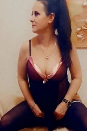 Mature Stoke-on-trent escort showing her cleavage
