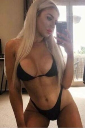sexy blonde Middlesbrough escort takes a selfie