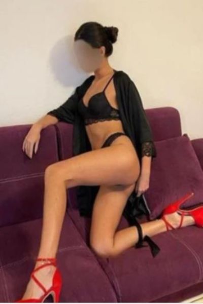 Delia Escort Wakefield