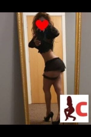 Louth escort with 80s hair