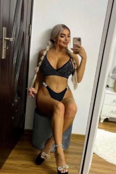 busty blonde Canterbury escort looking perfect