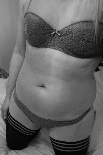 Curvy Kent escort