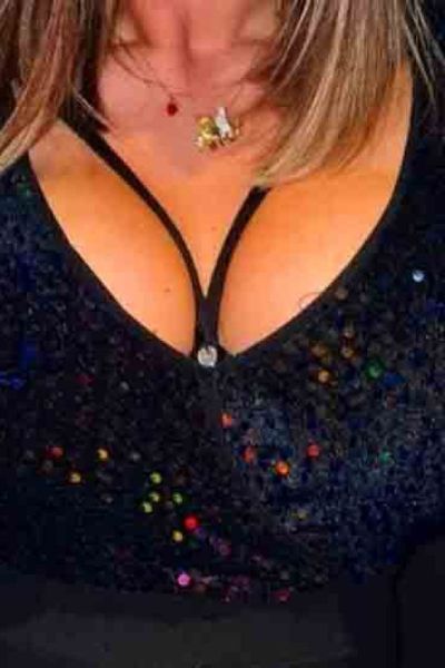 Mature Kent escorts cleavage