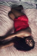 Shavon Mature Ebony Bath Escort laid on the bed