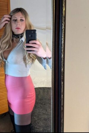 Blonde London Escort takes a selfie