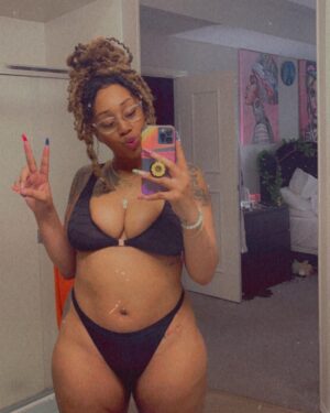 Bella lear Curvy ebony escort