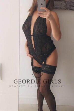Lacey Curvy Newcastle Escort in black