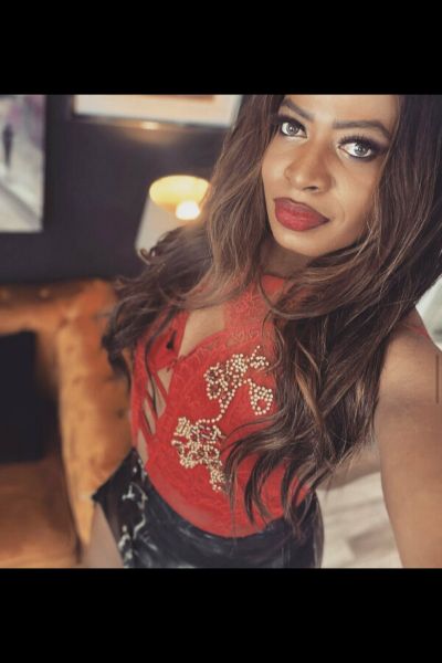 Bárbara Leticia TS in a red outfit