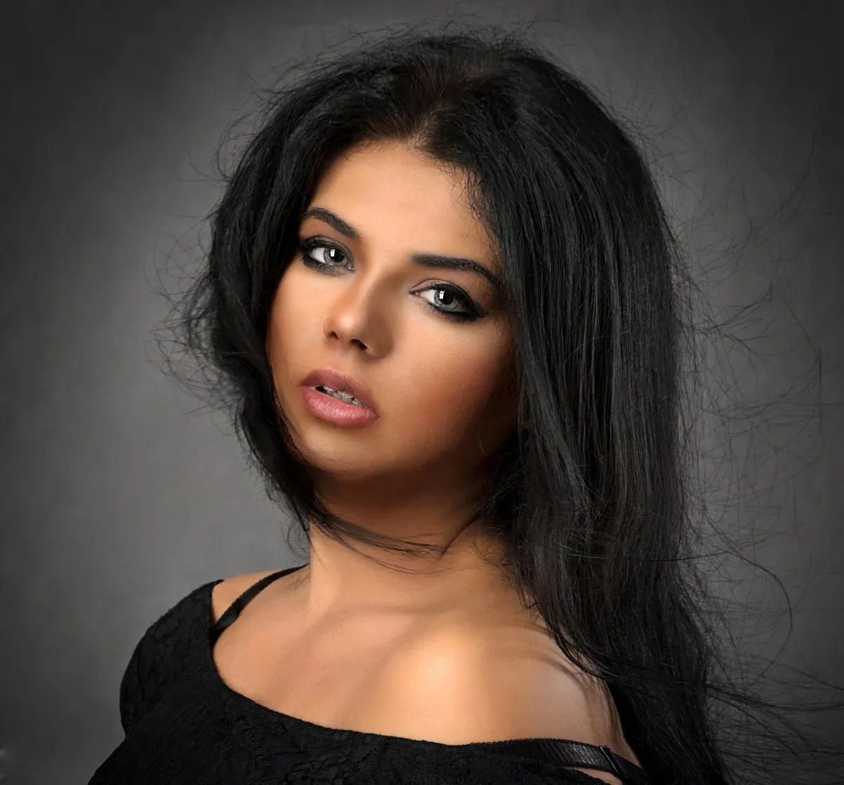 Escort with Black Eyes