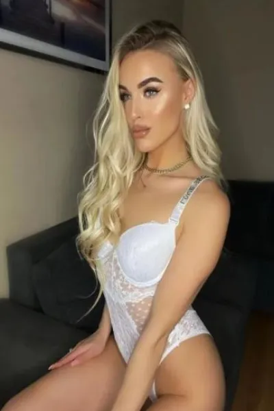 Maya Escort Winchester