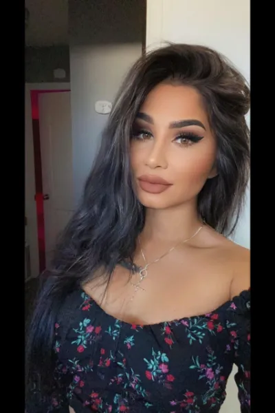 Sherry Busty Brunette Escort