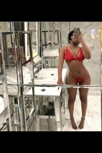 Ebony escort takes a selfie in the bathroom