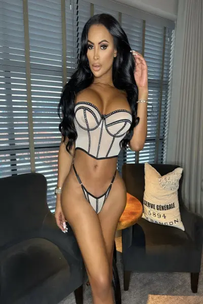 Rhian Escort Leeds