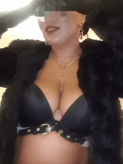 Busty Sheffield escort