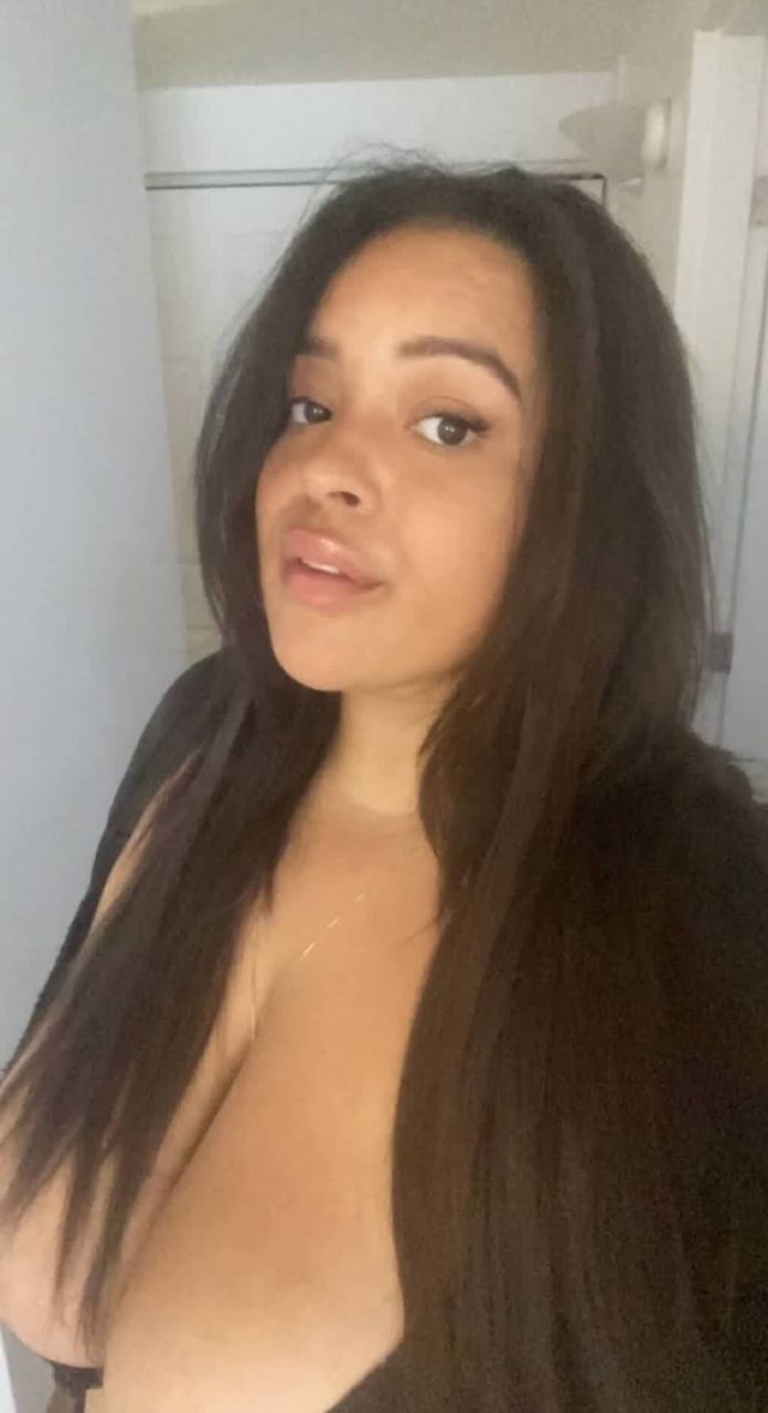 Busty Mayo Escort