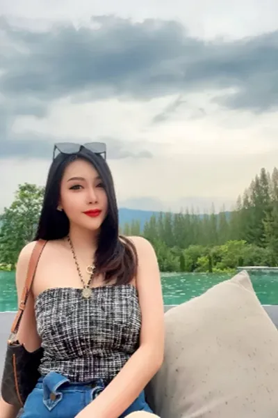 Bella Escort Surrey