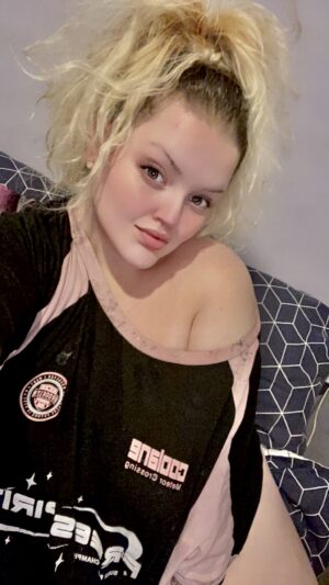 Curvy blonde Plymouth escort