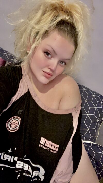 Curvy blonde Plymouth escort