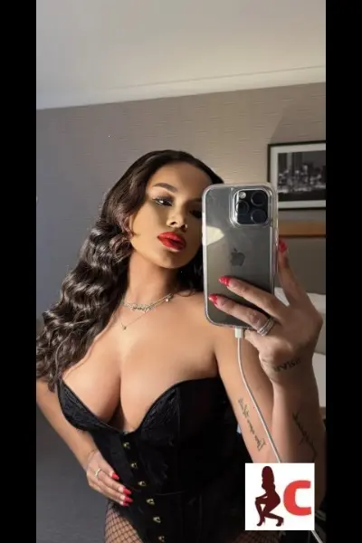 Temple Bar Escort taking a selfie