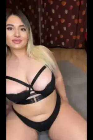 Curvy Coventry Escort in black lingerie