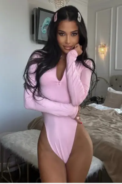 Petite Escort in a pink outfit