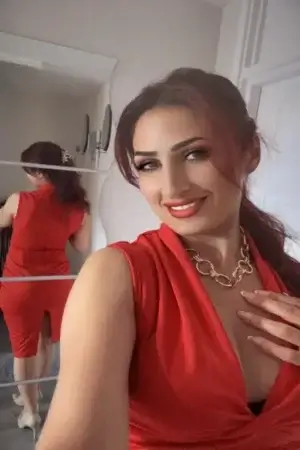 Arabic Escort posing in the mirror