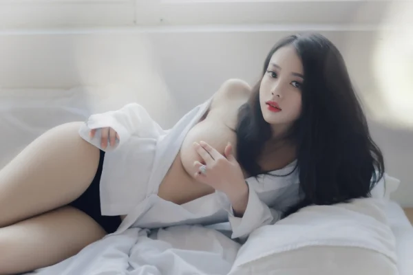 Asian bare-breasted Swansea escort