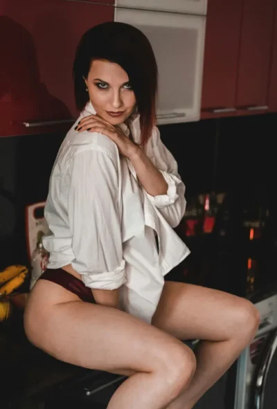 Sexy mature Portsmouth escort