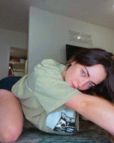 Bath escort in a baggy Tee