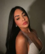 Latina escort in Watford